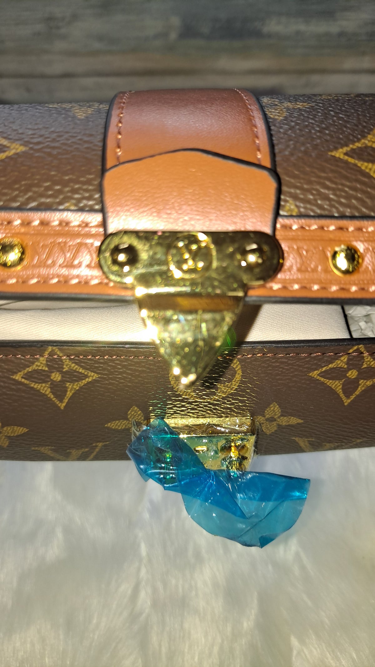 LOUISV MINI LOG CROSSBODY BAG