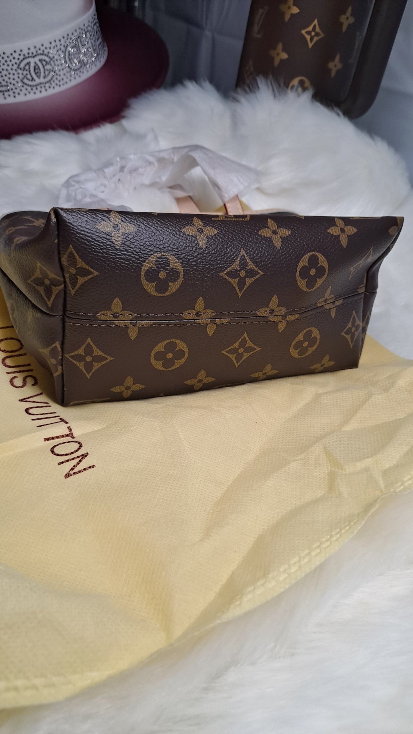 LV or HOBO OR CROSSBODY BAG OR WALLET