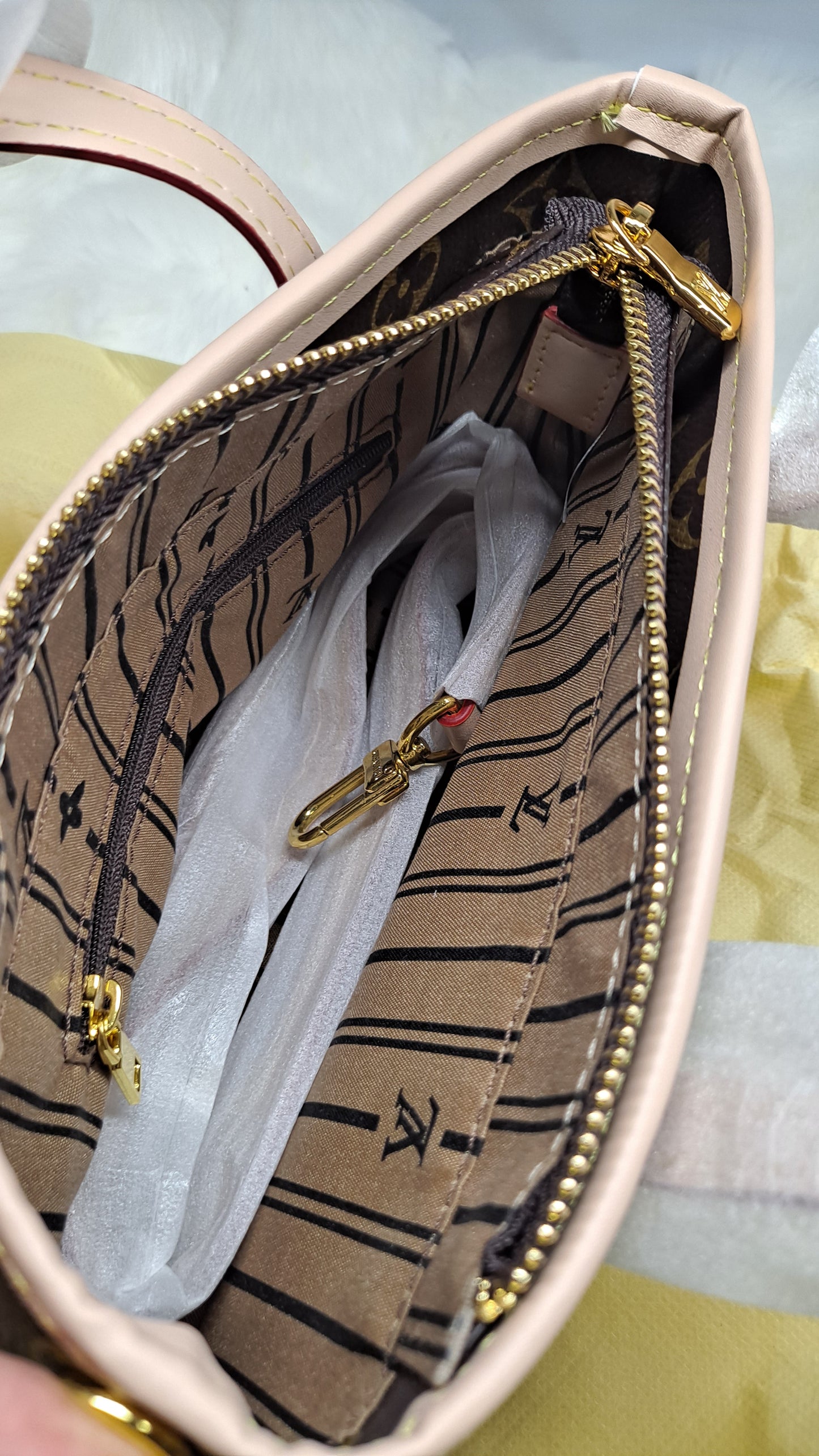 LV or HOBO OR CROSSBODY BAG OR WALLET