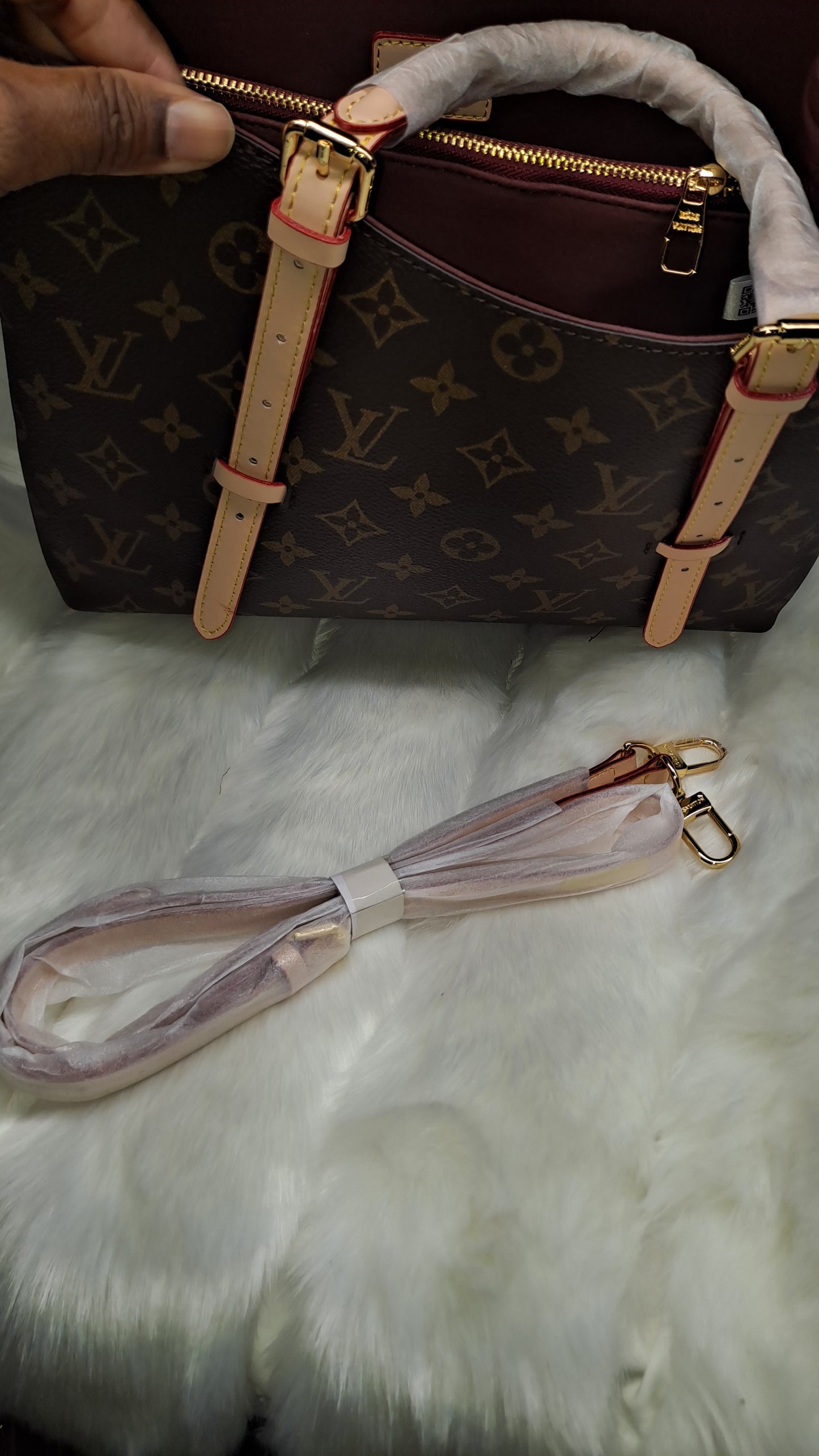 LV or HOBO OR CROSSBODY BAG OR WALLET
