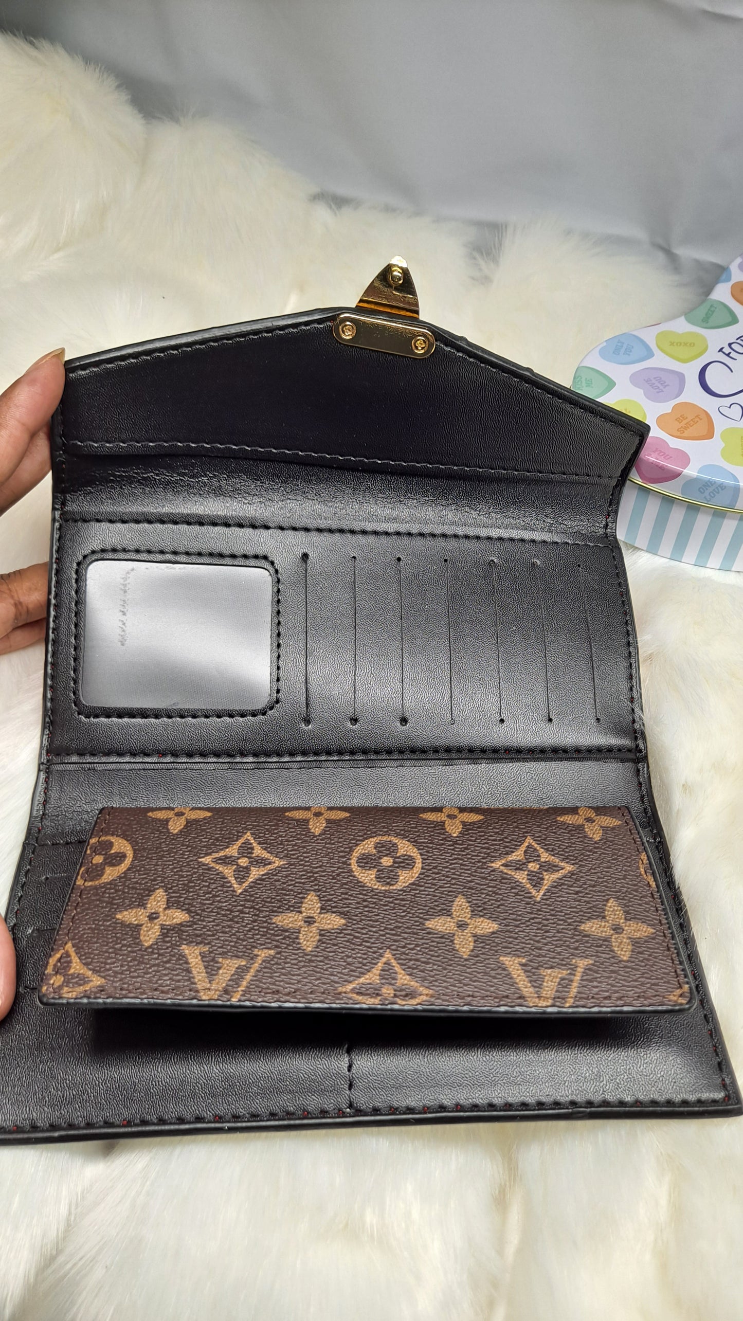 LV or HOBO OR CROSSBODY BAG OR WALLET