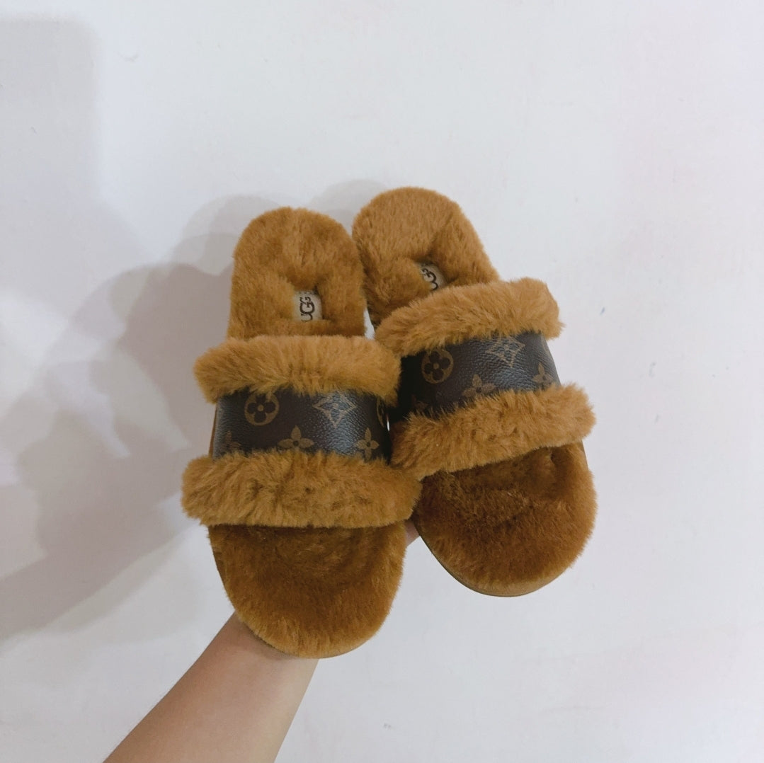LV SLIPPERS