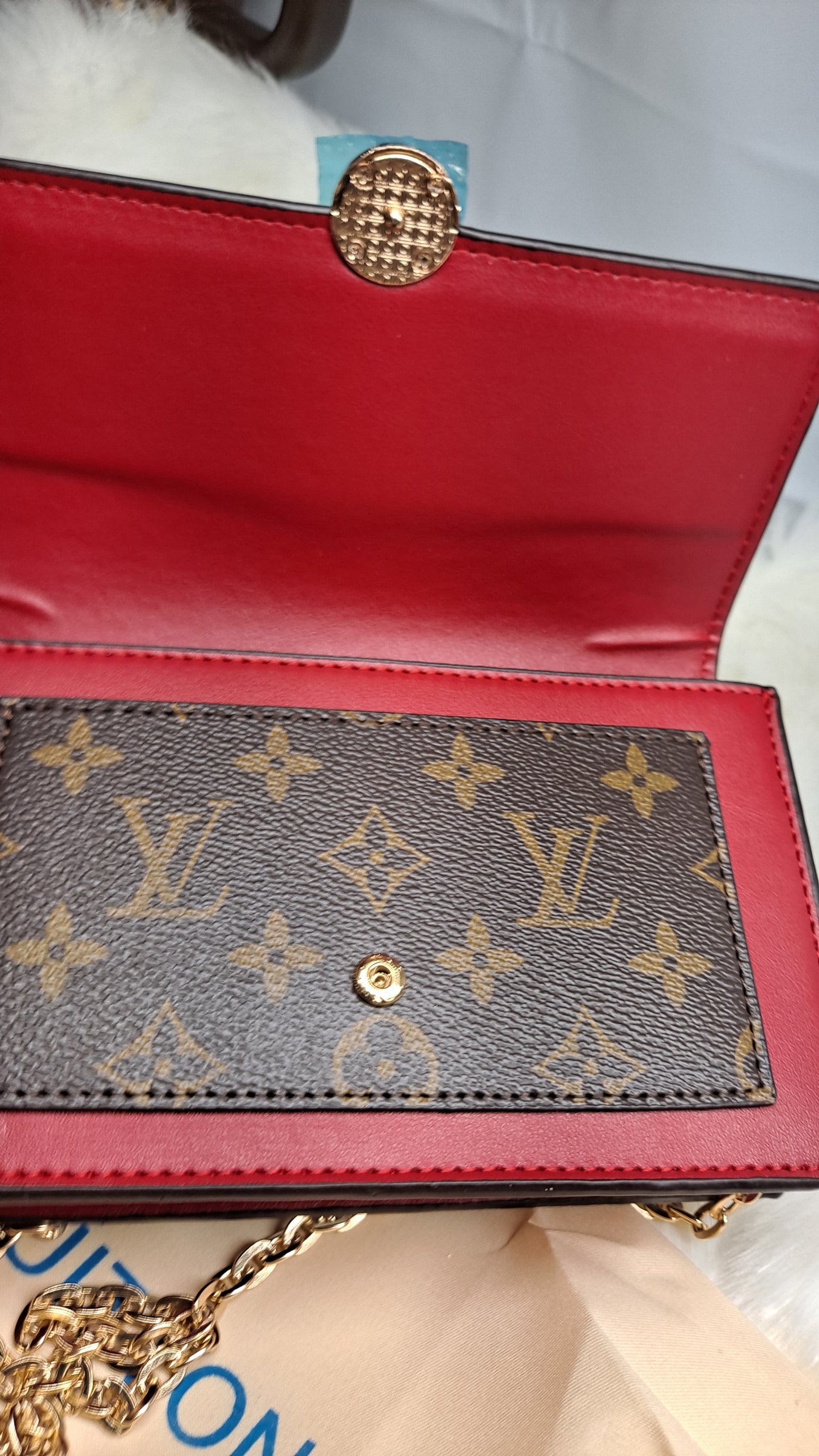 LV or HOBO OR CROSSBODY BAG OR WALLET