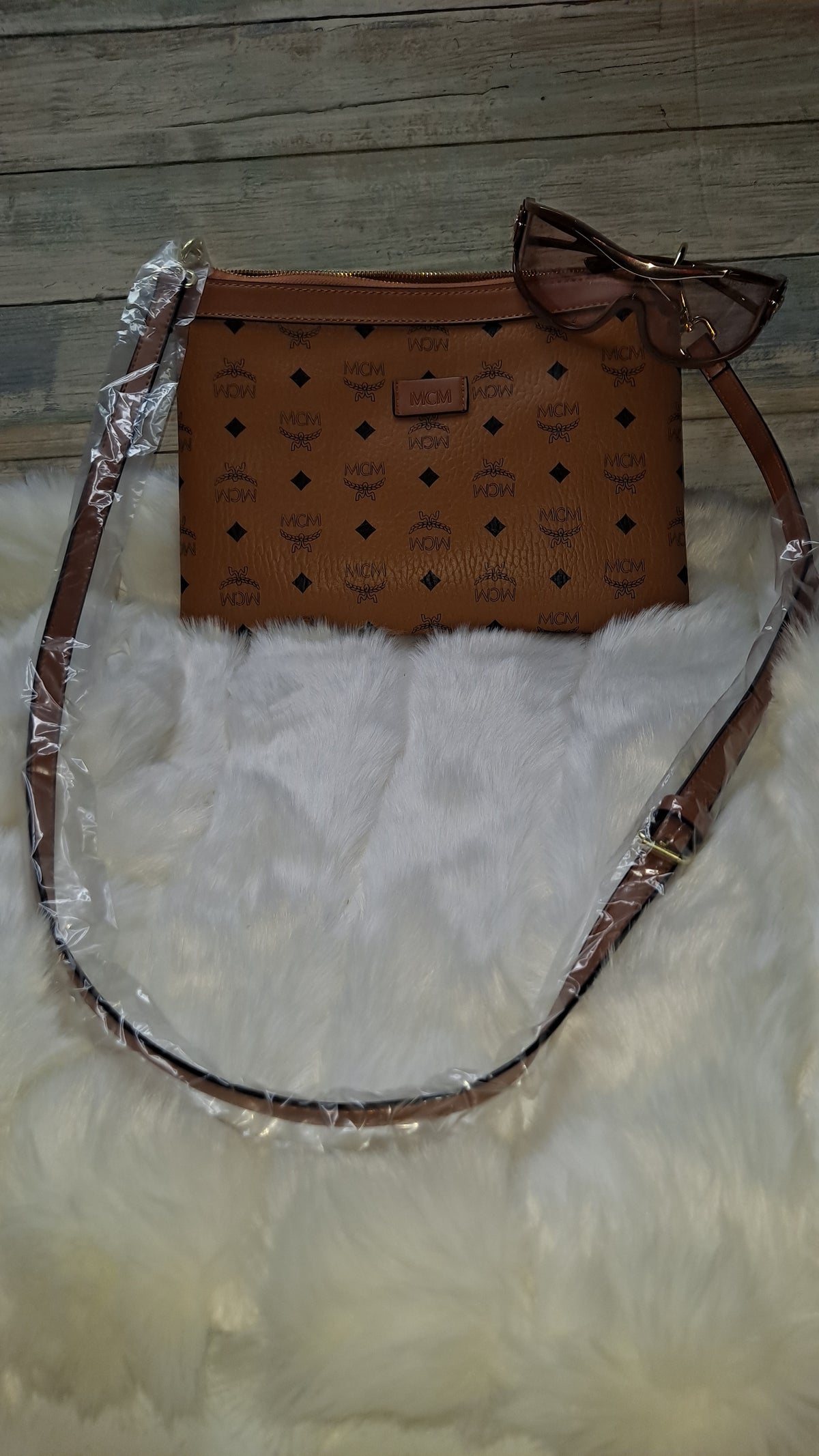 FLAT M(M CROSSBODY BAG