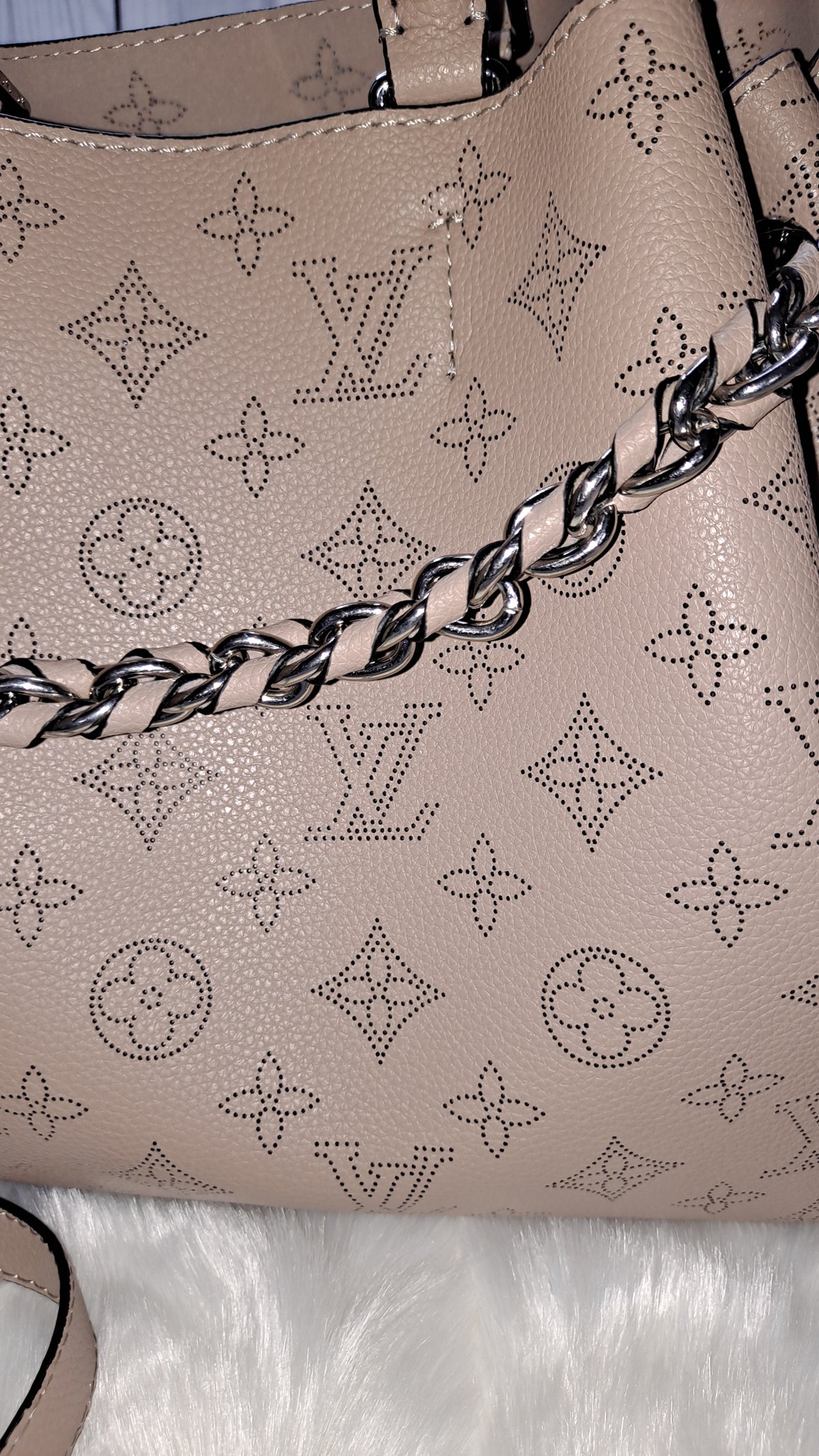 LOUISV TAN HOBO CROSSBODY BAG