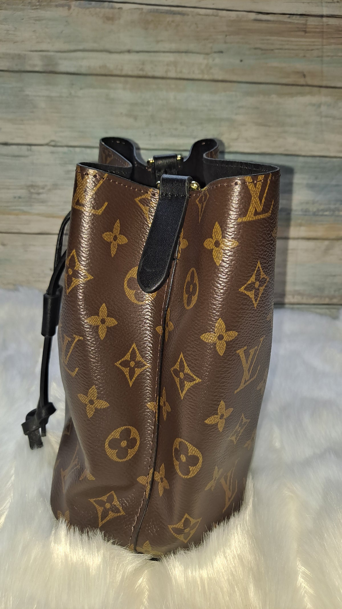 LOUISV BUCKET CROSSBODY BAG