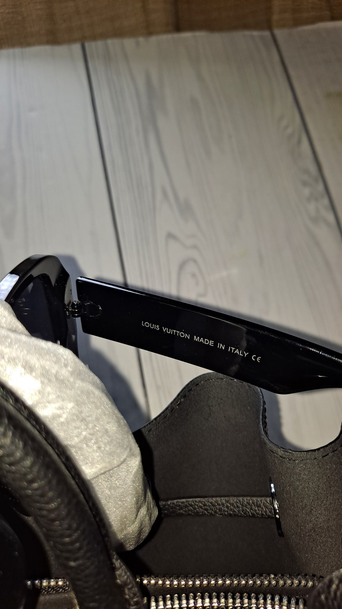 LOUISV BLACK HOBO BAG