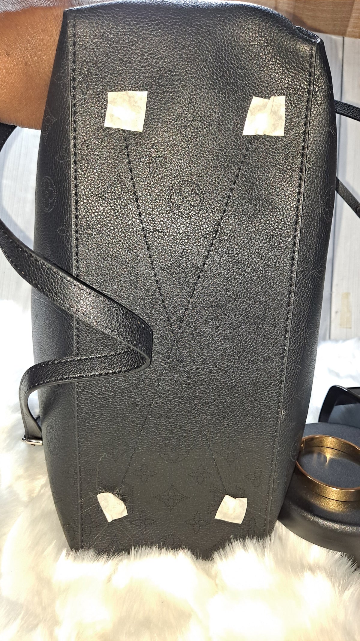LOUISV BLACK HOBO BAG
