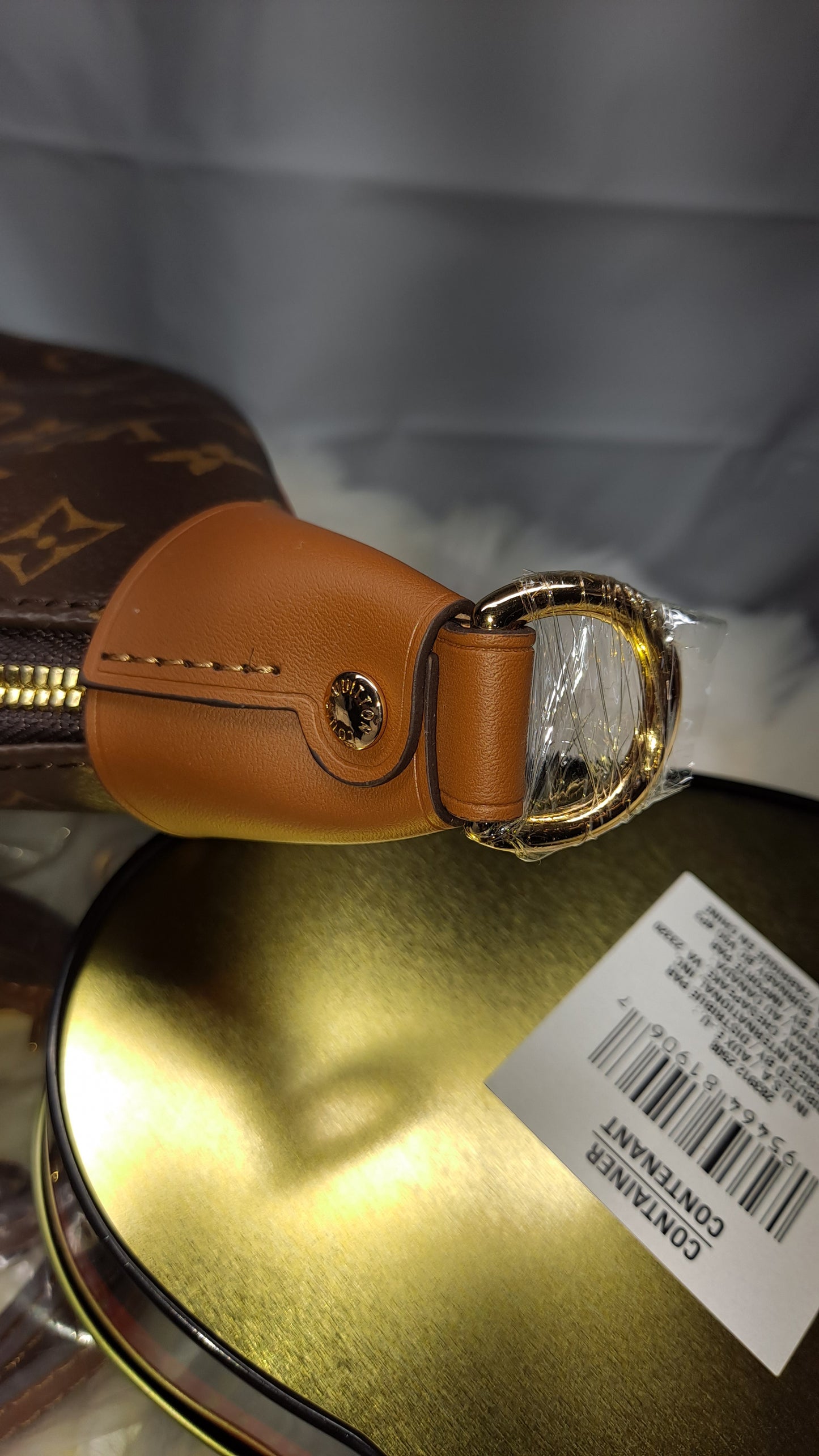 LV HOBO 35CM CROSSBODY BAG