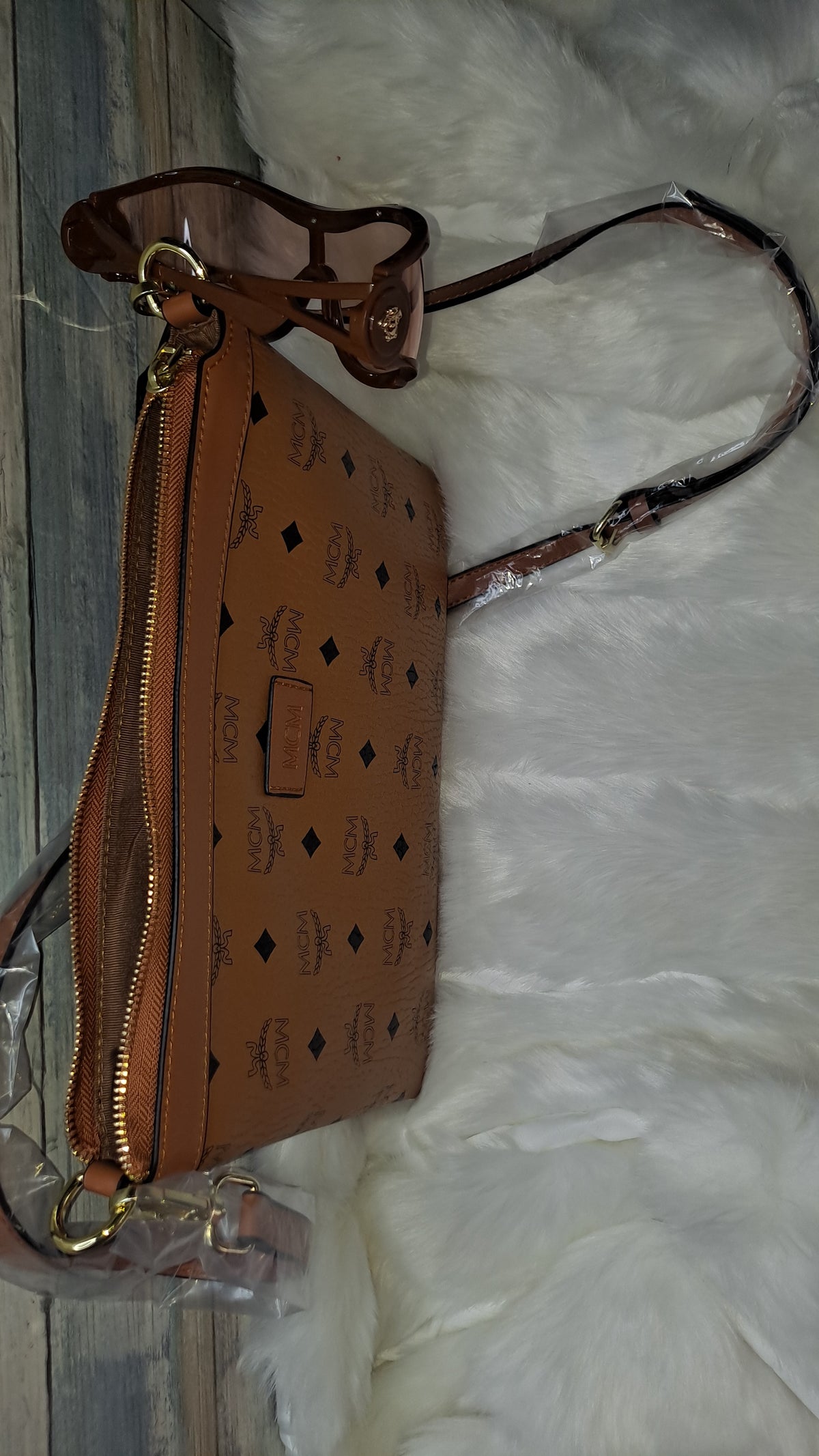 FLAT M(M CROSSBODY BAG