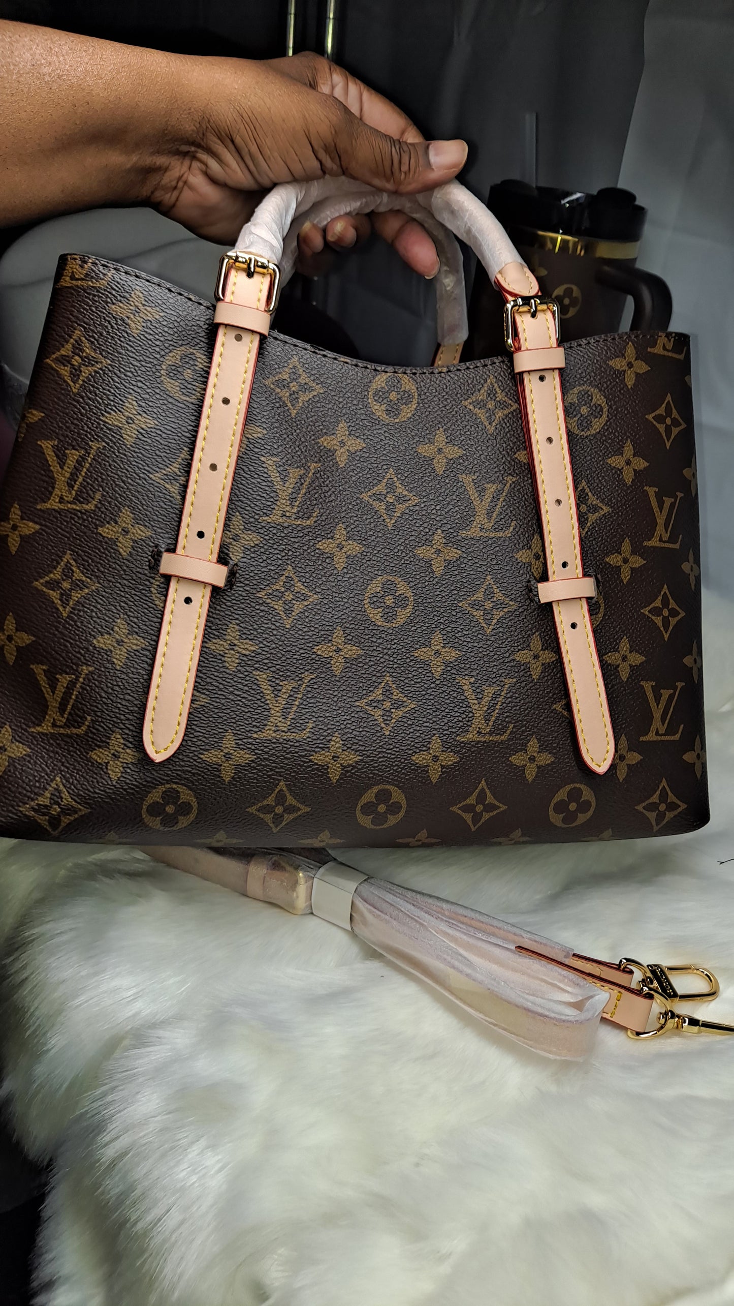 LV or HOBO OR CROSSBODY BAG OR WALLET