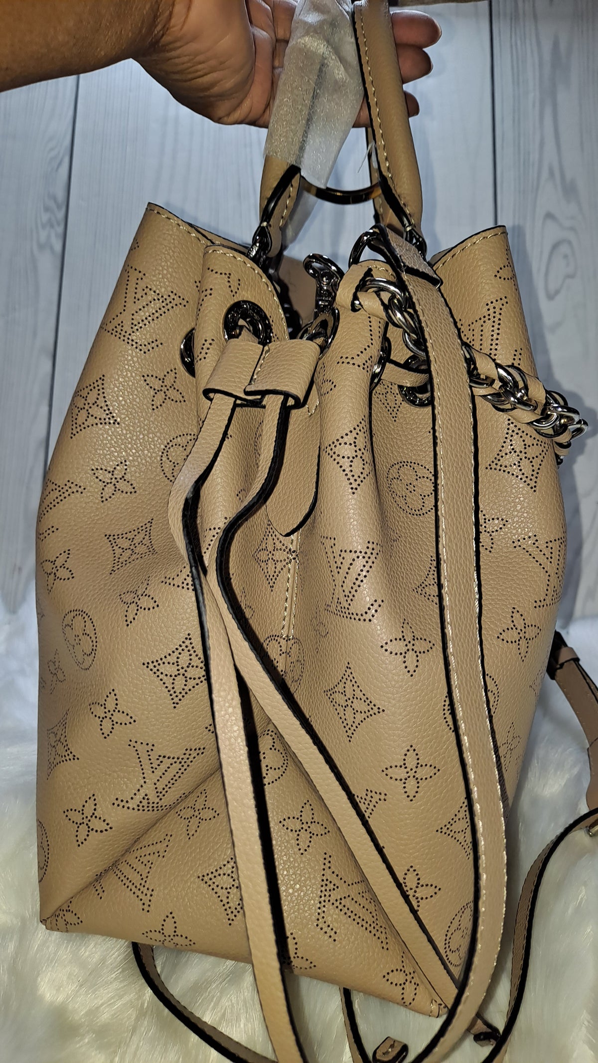 LOUISV TAN HOBO CROSSBODY BAG