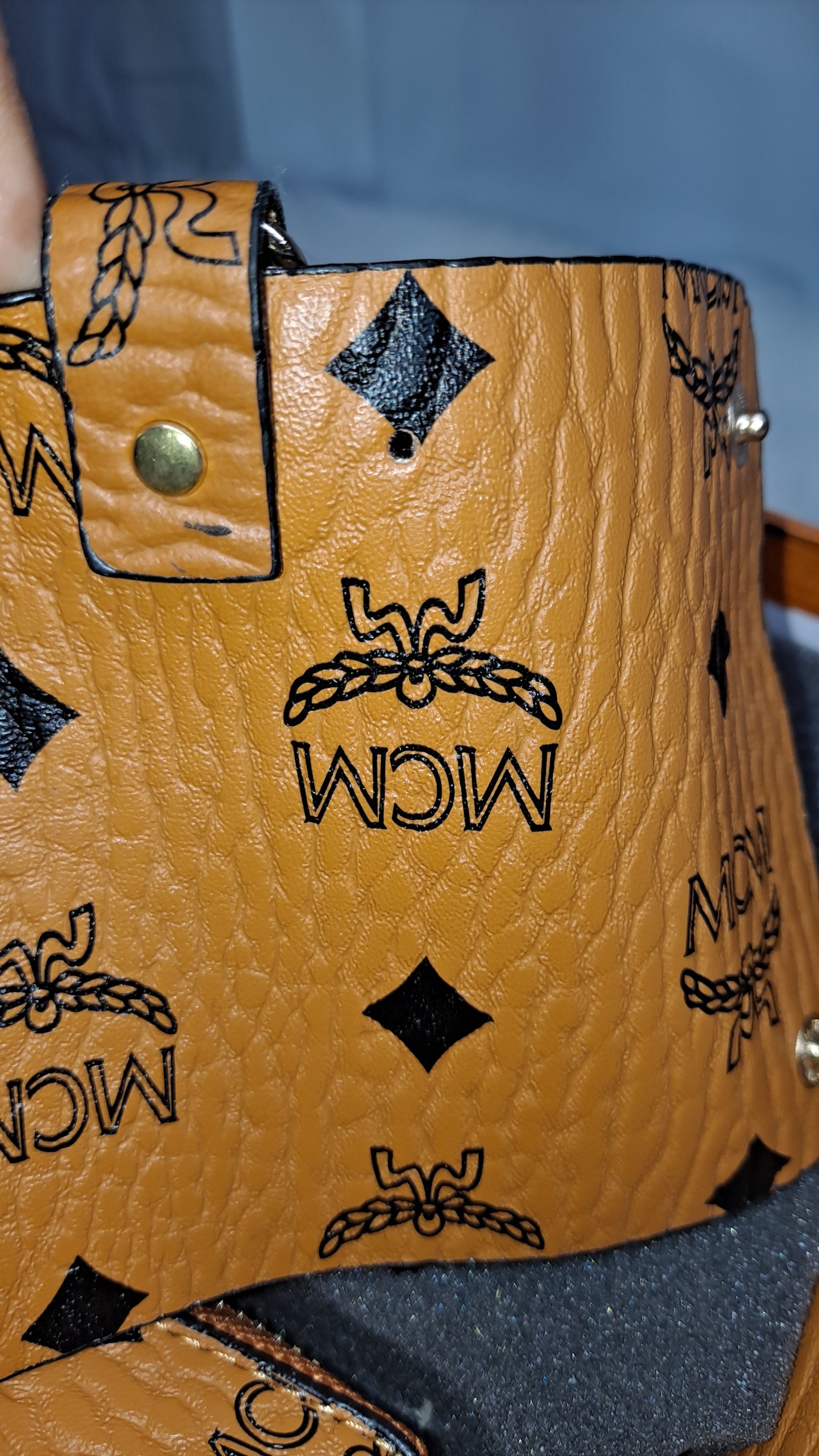 MC 3pc SET KEYHOLDER, WALLET BAG & WATER BOTTLE. CLEARANCE