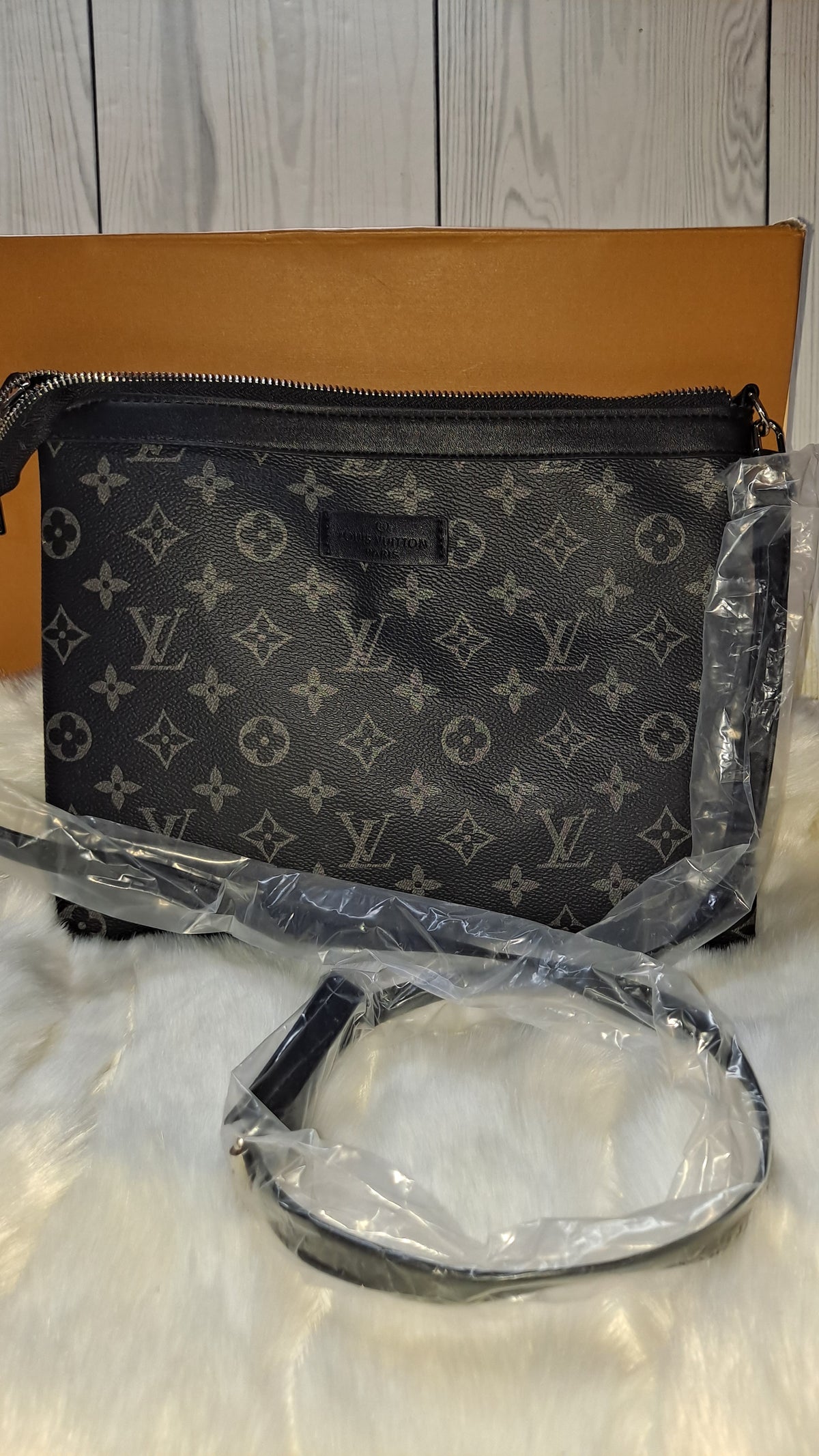 LOUISV BLACK AND GRAY FLAT CROSSBODY BAG