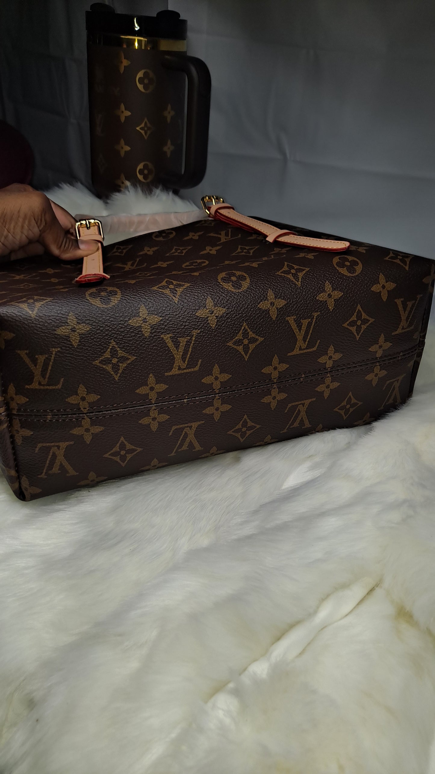 LV or HOBO OR CROSSBODY BAG OR WALLET