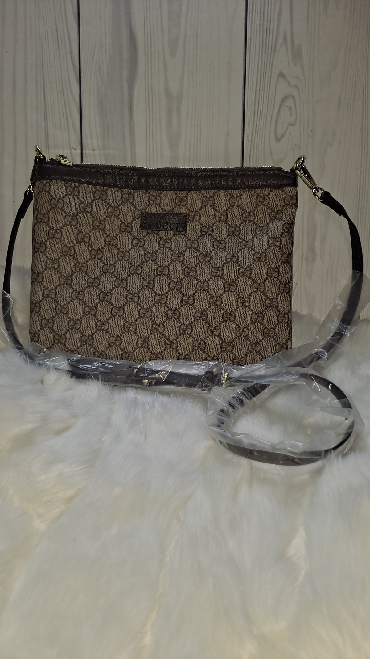 GUCC FLAT CROSSBODY BAG
