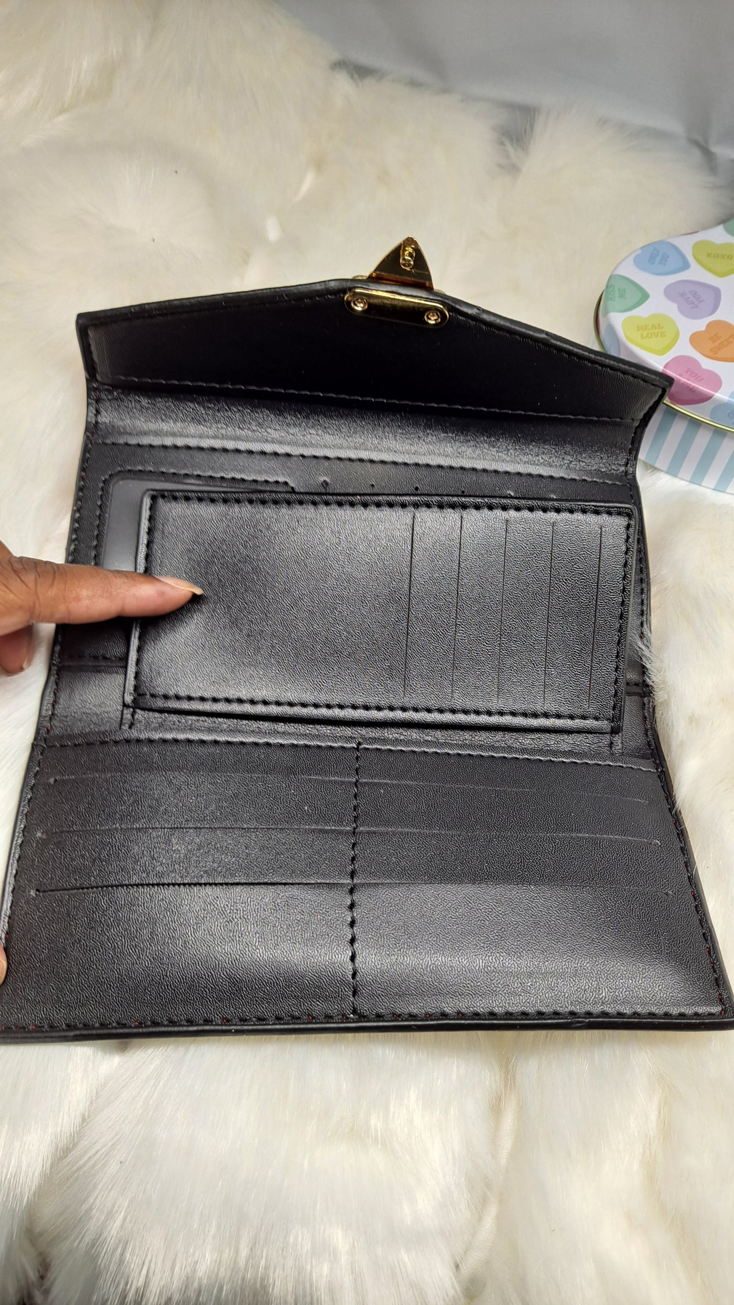LV or HOBO OR CROSSBODY BAG OR WALLET