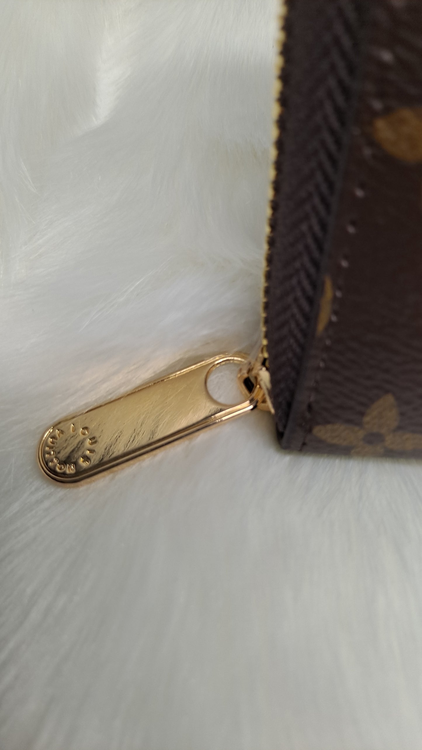 LV or HOBO OR CROSSBODY BAG OR WALLET