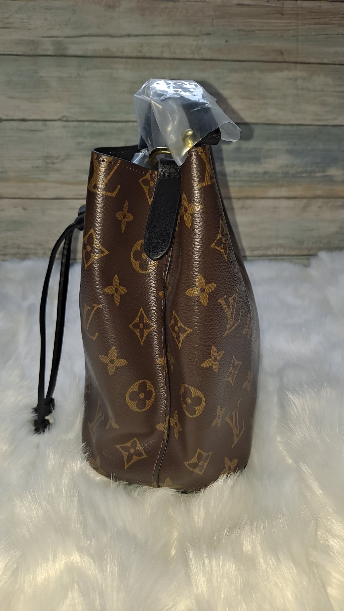LOUISV BUCKET CROSSBODY BAG