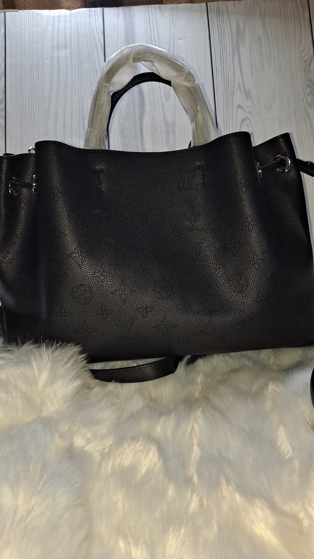 LOUISV BLACK HOBO BAG