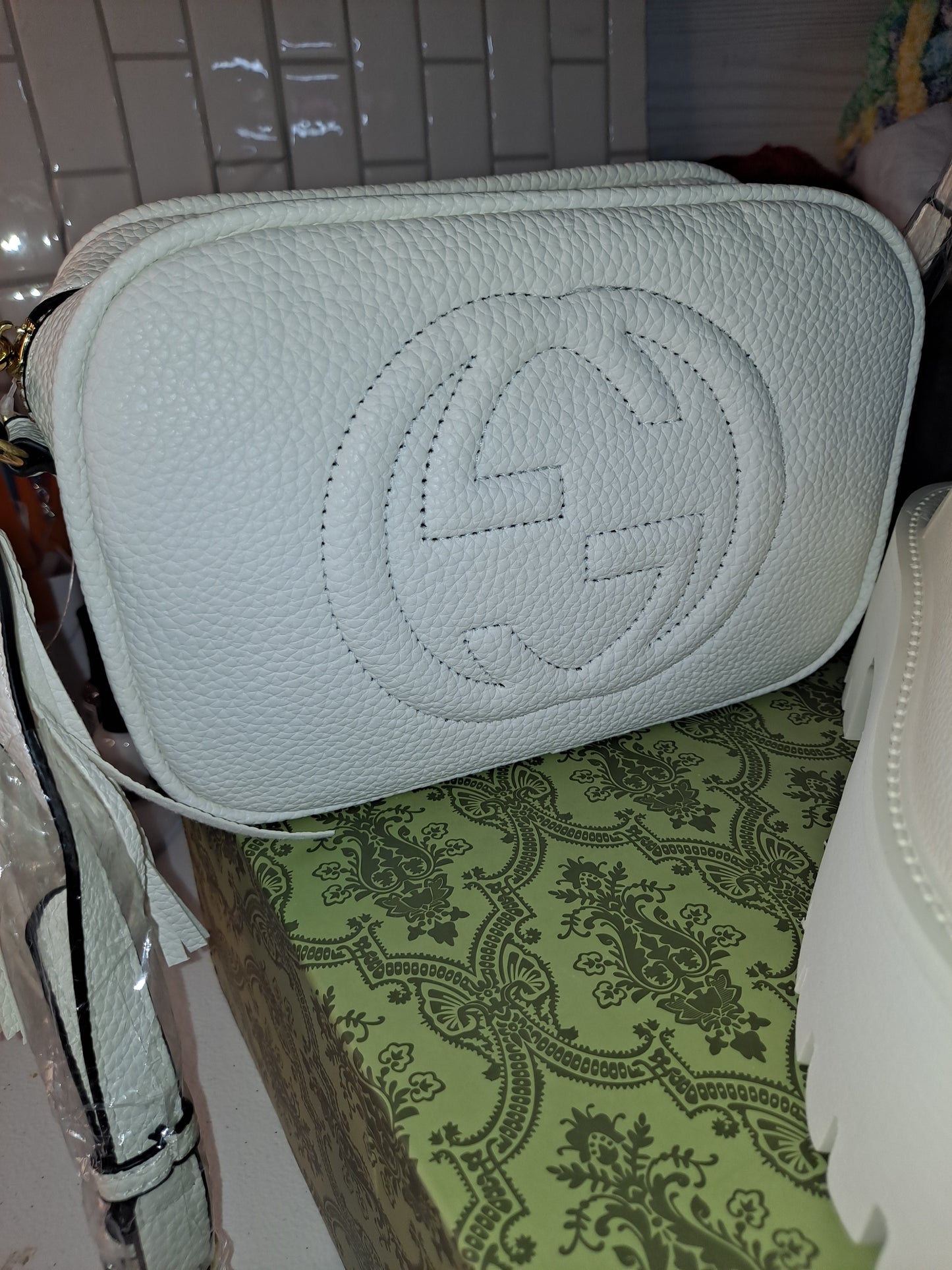 GG SLIDES OR GG CROSSBODY BAG