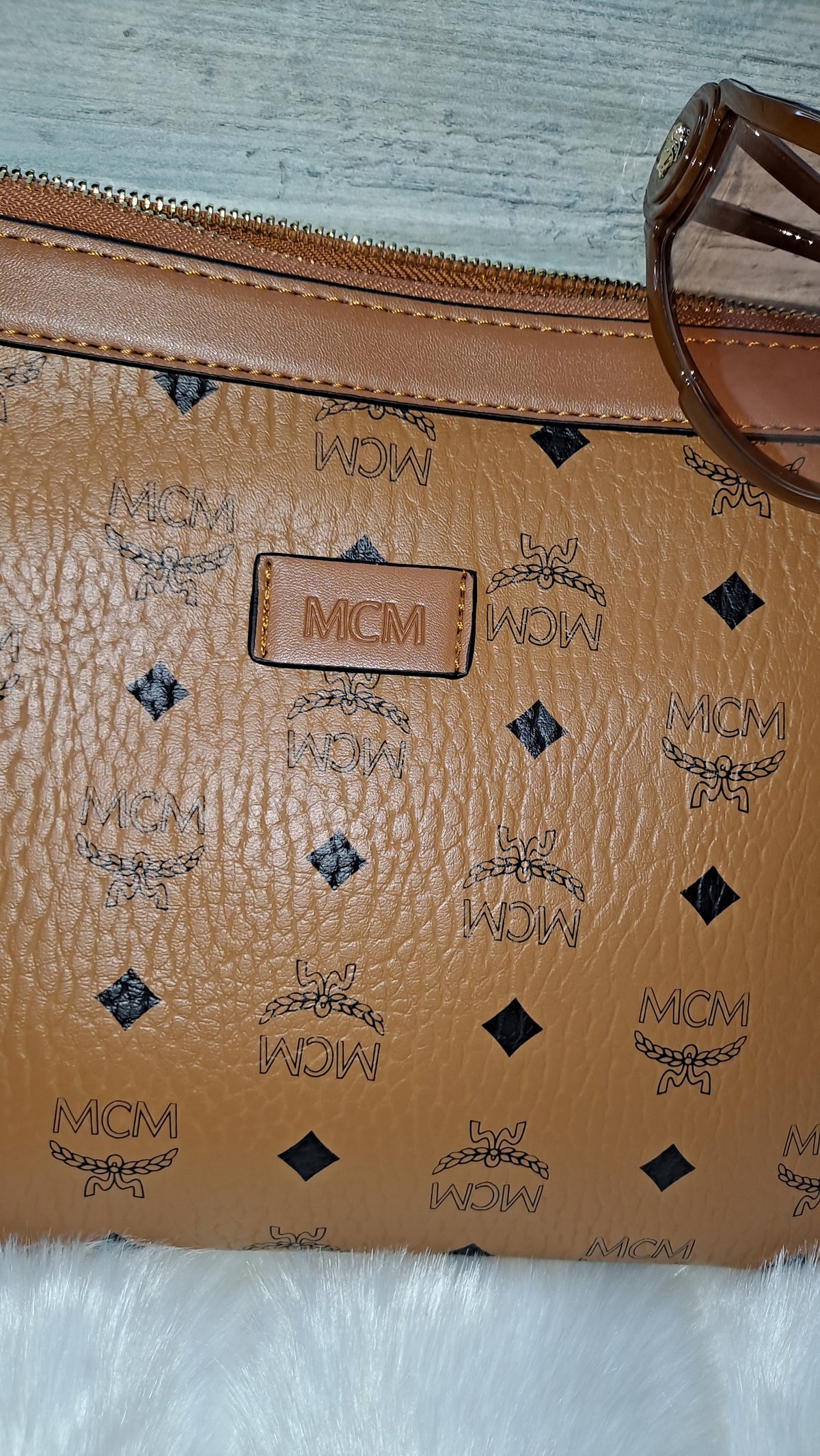 FLAT M(M CROSSBODY BAG