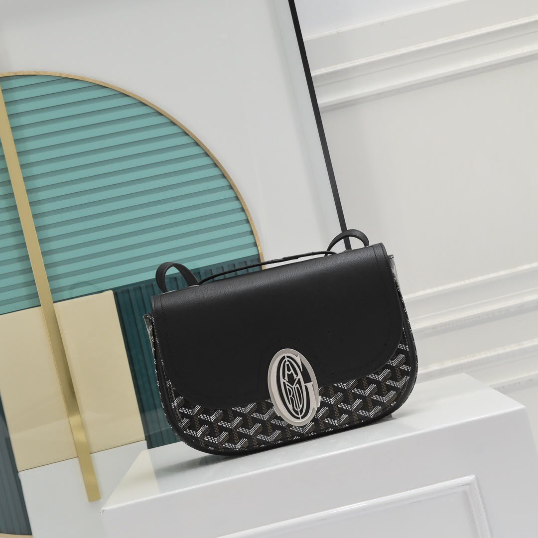 GY CROSSBODY BAGs