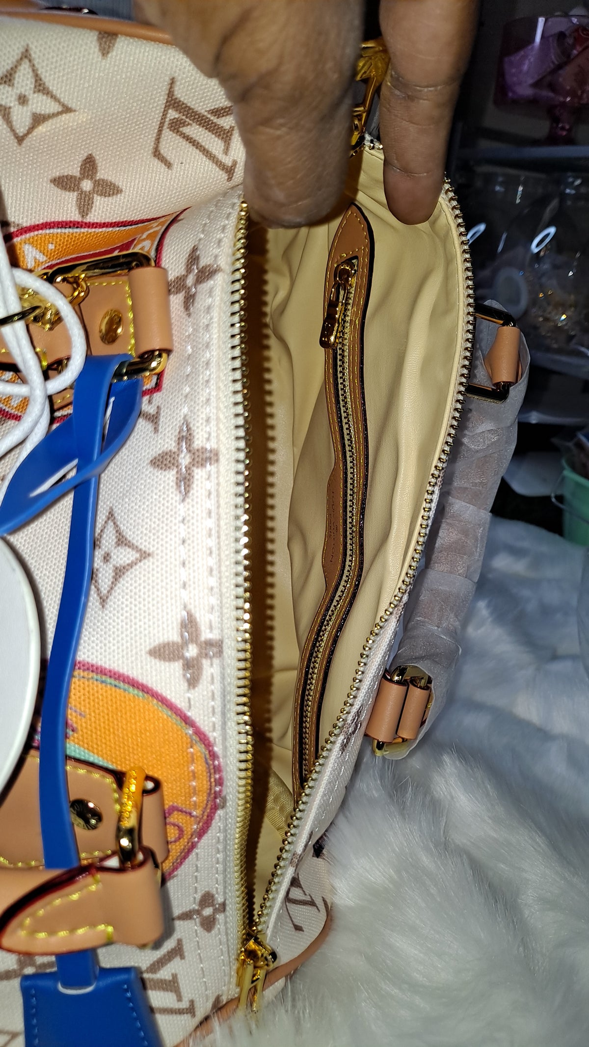 LOUISV 30" SPEEDY FLIGHT CROSSBODY BAG
