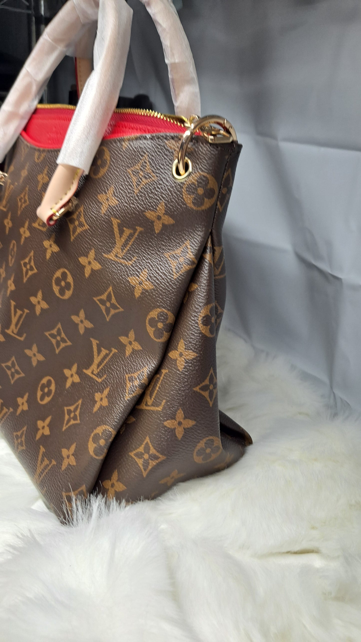 LV or HOBO OR CROSSBODY BAG OR WALLET