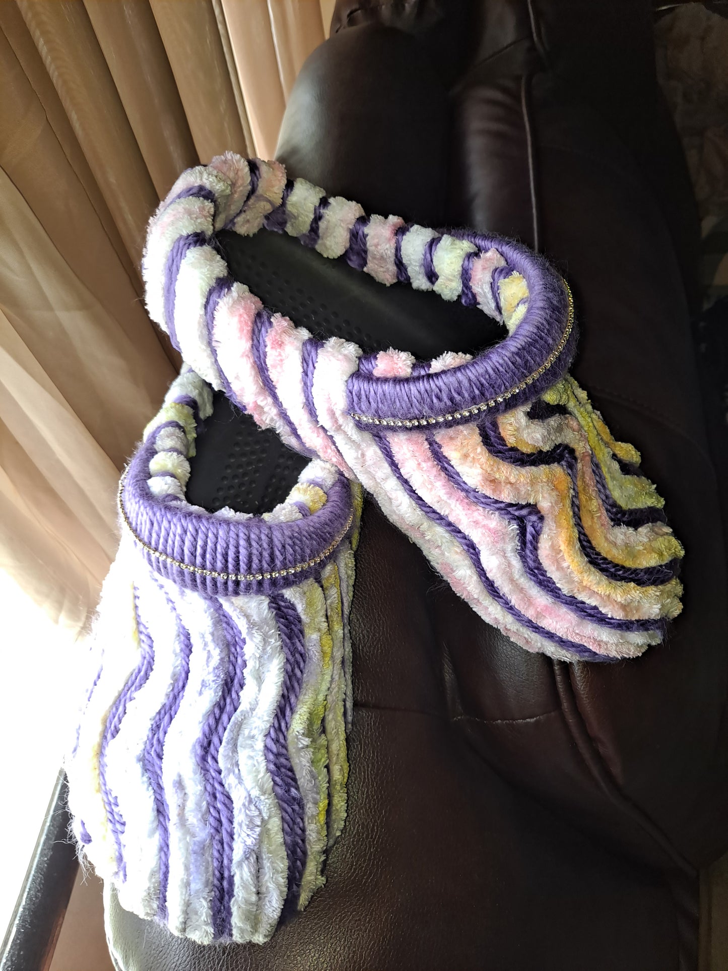 CHUNKY YARN SLIDES